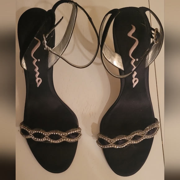 Dressy sandal. - Picture 1 of 4